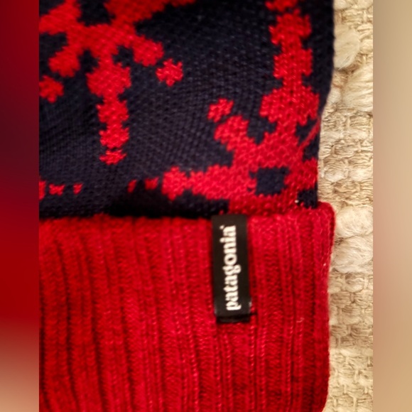 Brand new with tags Patagonia Powder Town Beanie Oxide Red - Picture 2 of 2